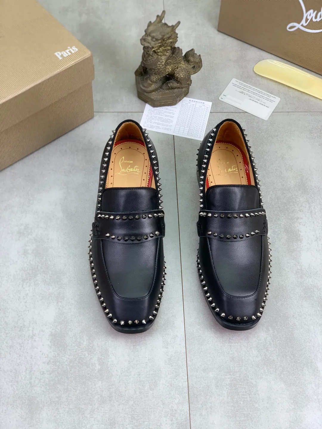 Men's shoes 💰P760 new style 💰high version 🇮🇹 CL red bottom series top purchasing original order series🔍🔍/🇮🇹Italian imported cowhide, imported genuine leather lining💪💪, completely 1⃣️ vs 1⃣️🇮🇹💪💪, ⚠Sole: The original sole provided by the original factory, the exclusive movable molded sole is super comfortable, ⚠Original factory follow-up goods, 🔍🔍high quality, you can come in and out at will, welcome to compare ⚠Size: 38-44 (45 46 can be customized)